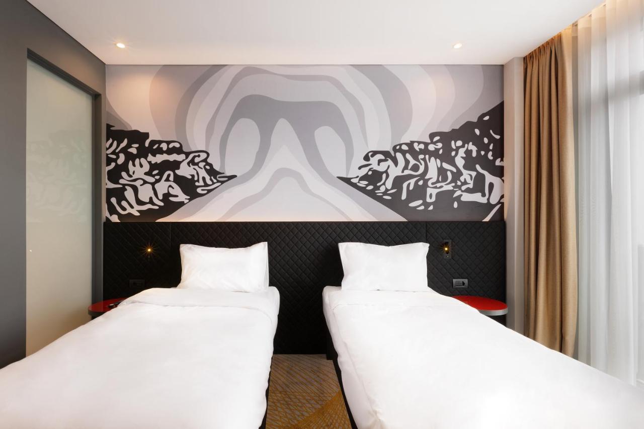Ibis Styles Istanbul Merter Exterior photo A room at the hotel